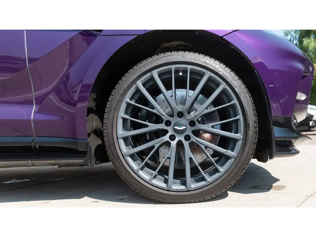 2024 DBX 707 SUV thumbnail vehicle image 3