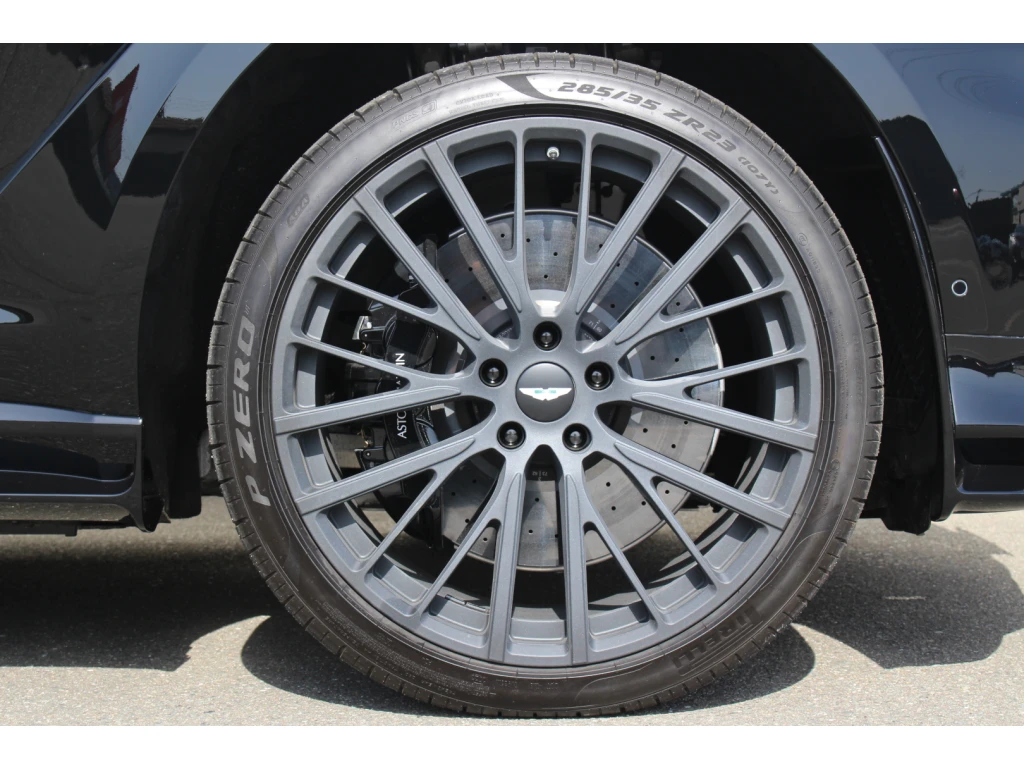 2024 DBX 707 SUV thumbnail vehicle image 3