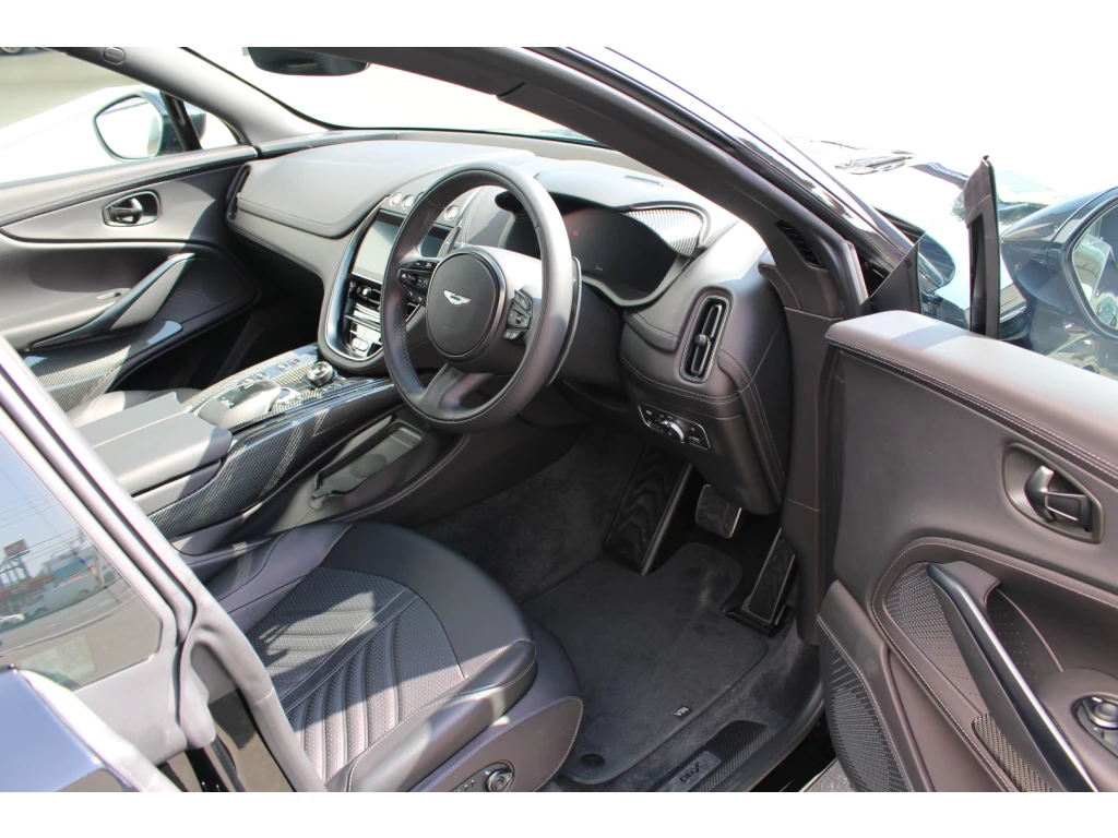 2024 DBX 707 SUV thumbnail vehicle image 2