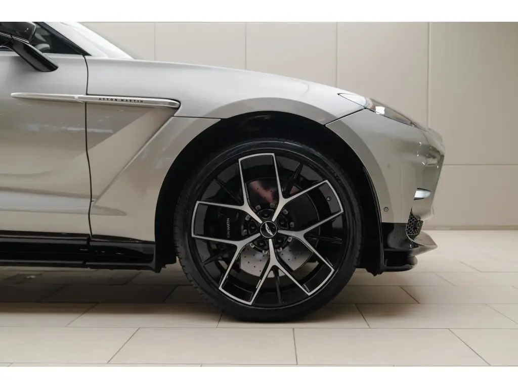 2024 DBX 707 SUV thumbnail vehicle image 3