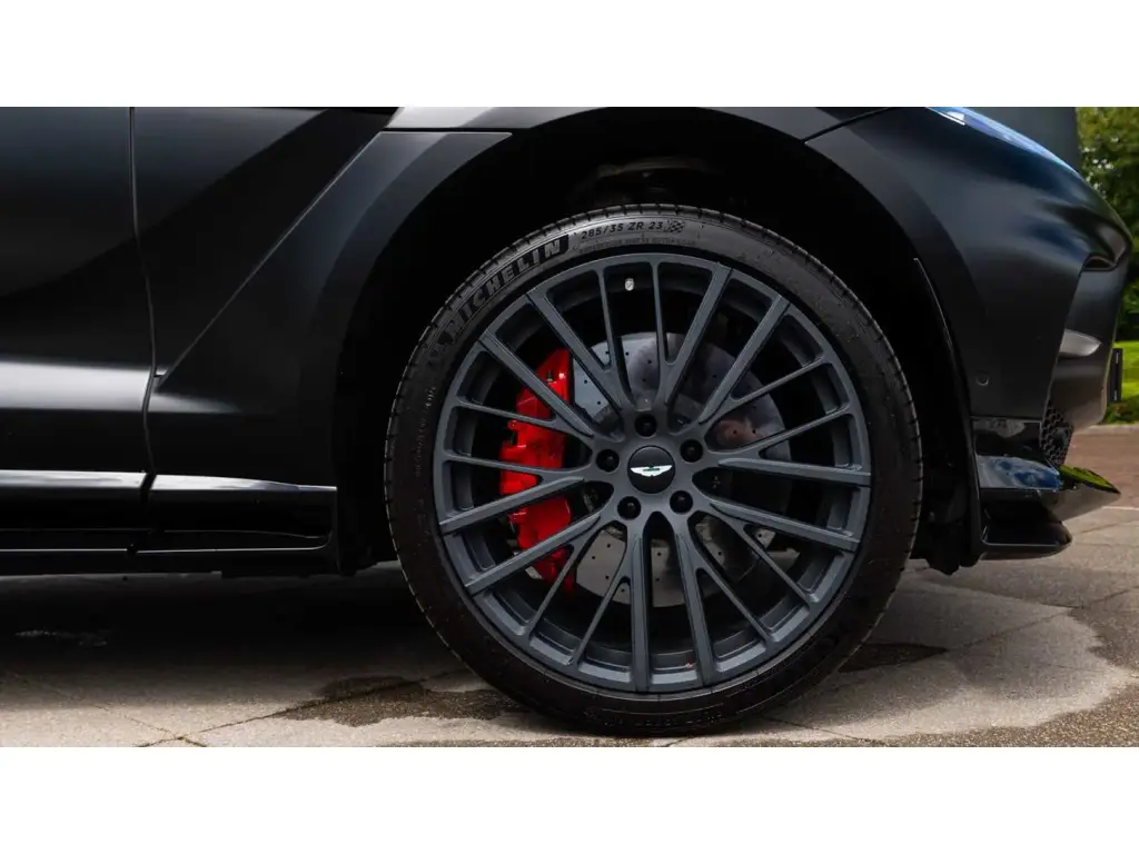 2024 DBX 707 SUV thumbnail vehicle image 3