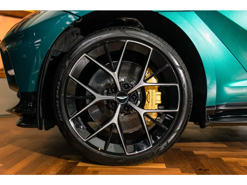 2024 DBX 707 SUV thumbnail vehicle image 3