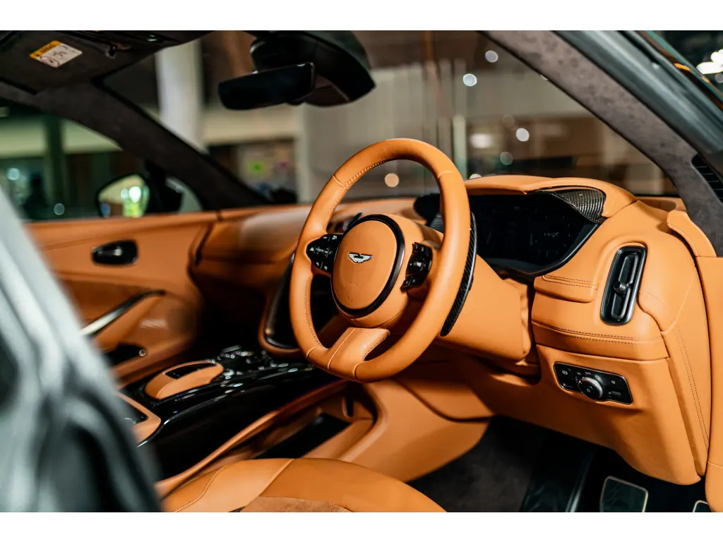 2024 DBX 707 SUV thumbnail vehicle image 2