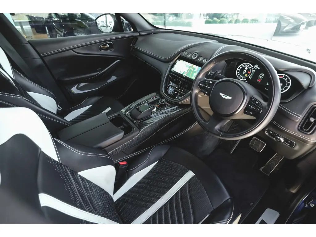 2024 DBX 707 SUV thumbnail vehicle image 2
