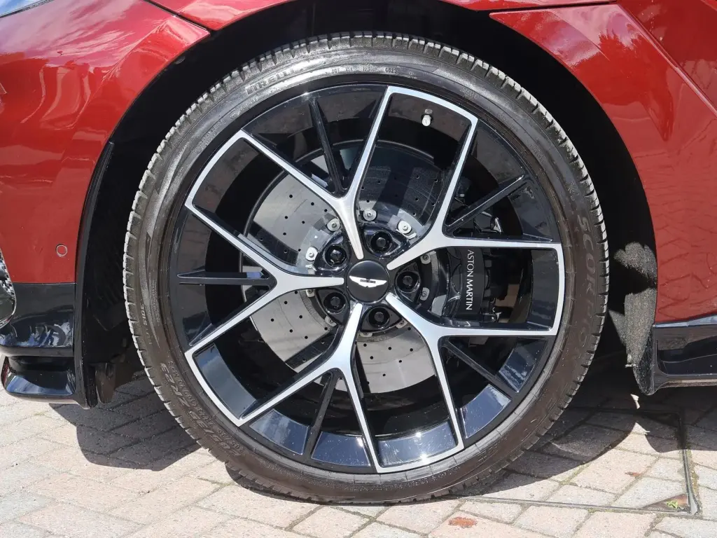 二手 2024 Aston Martin DBX 707 SUV 溶绯红 | Aston Martin Reading