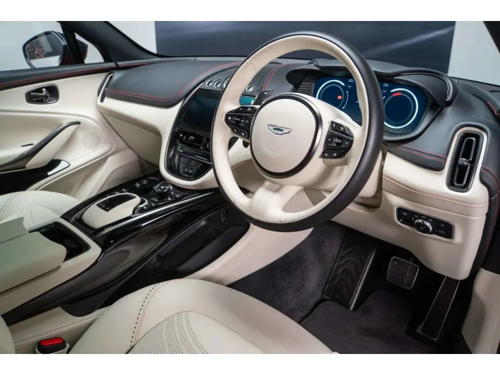 2024 DBX 707 SUV thumbnail vehicle image 2