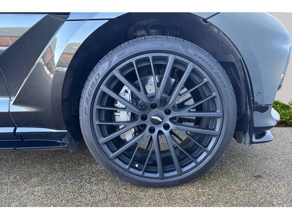 2024 DBX 707 SUV thumbnail vehicle image 3