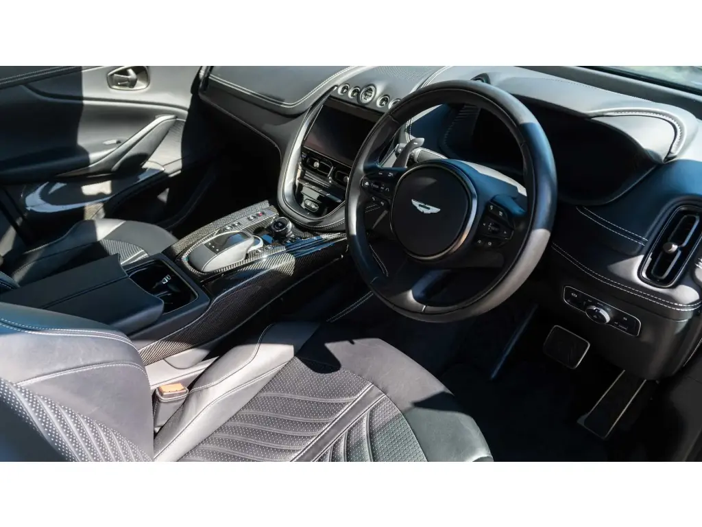 2024 DBX 707 SUV thumbnail vehicle image 2