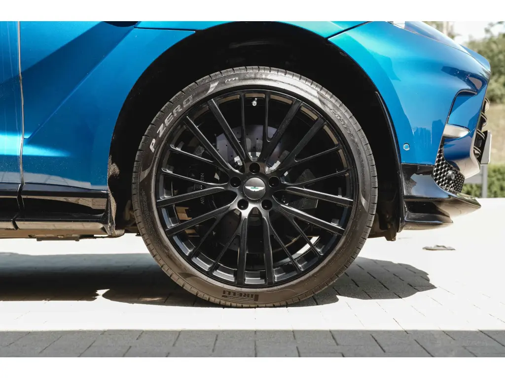 2024 DBX 707 SUV thumbnail vehicle image 3