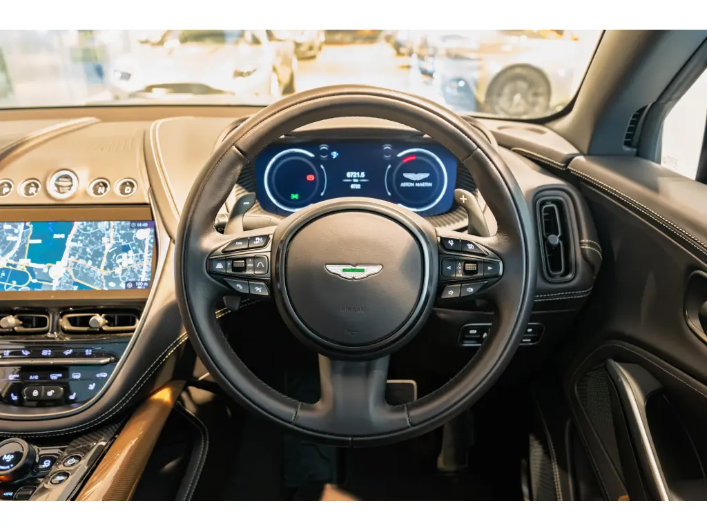 2024 DBX 707 SUV thumbnail vehicle image 2