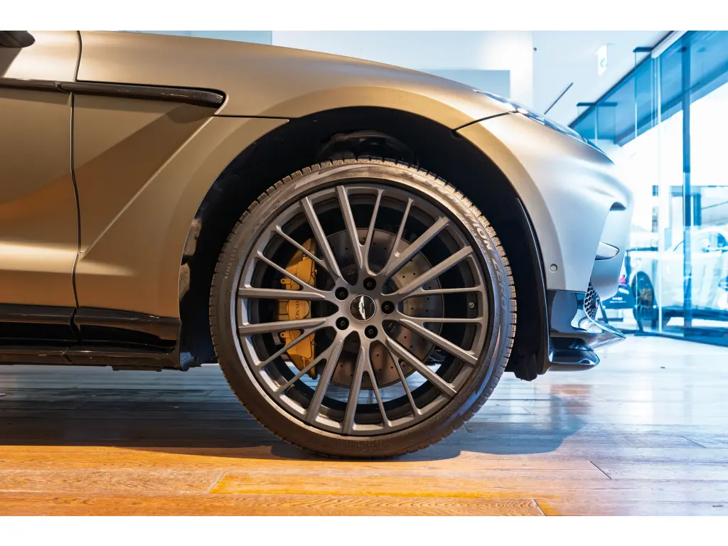 2024 DBX 707 SUV thumbnail vehicle image 3