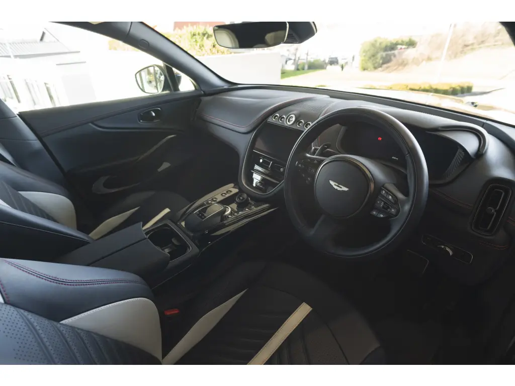 2024 DBX 707 SUV thumbnail vehicle image 2
