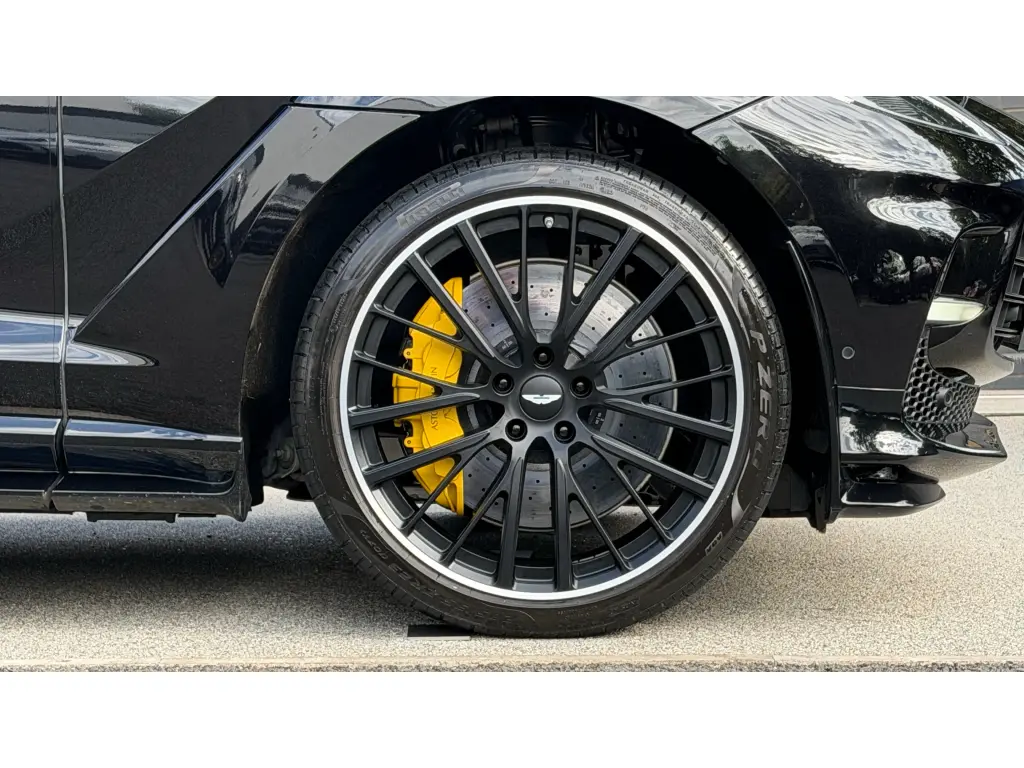 2024 DBX 707 SUV thumbnail vehicle image 3