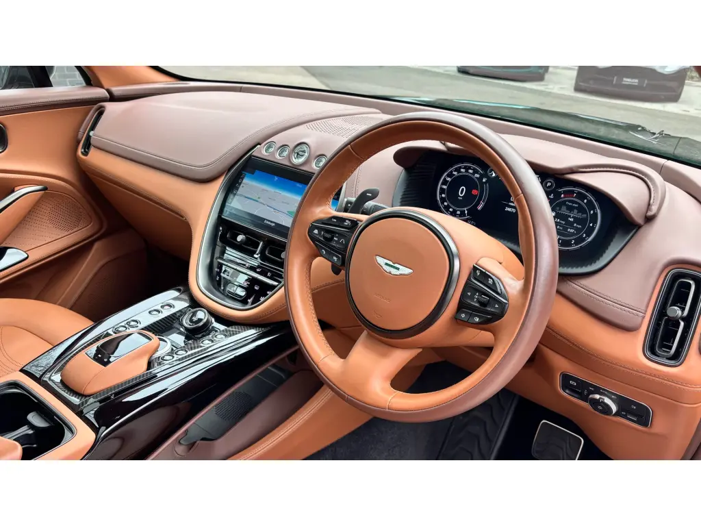 2024 DBX 707 SUV thumbnail vehicle image 2