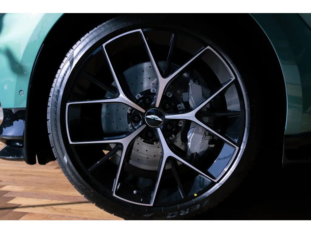 2024 DBX 707 SUV thumbnail vehicle image 3