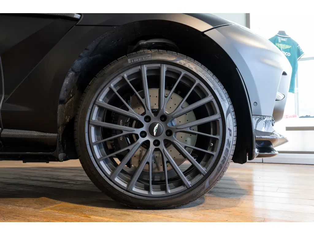 2024 DBX 707 SUV thumbnail vehicle image 3