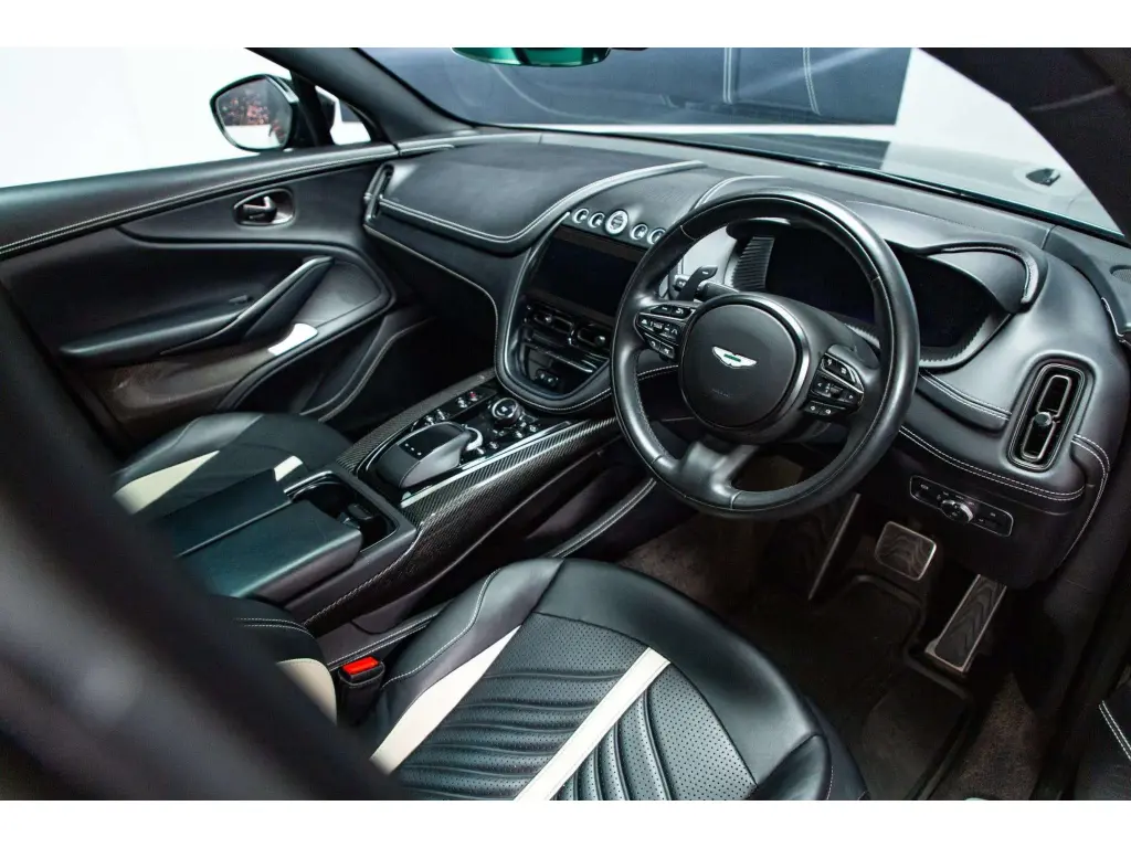 2024 DBX 707 SUV thumbnail vehicle image 2