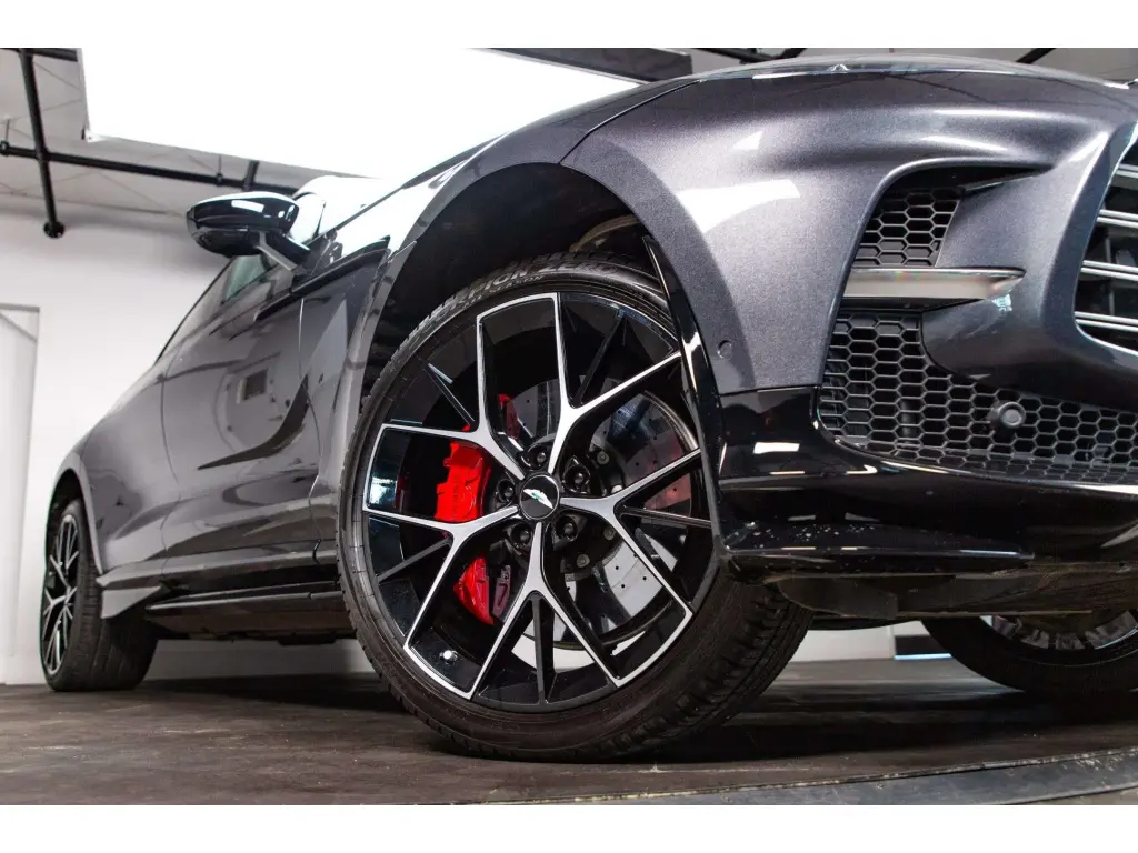 2024 DBX 707 SUV thumbnail vehicle image 3