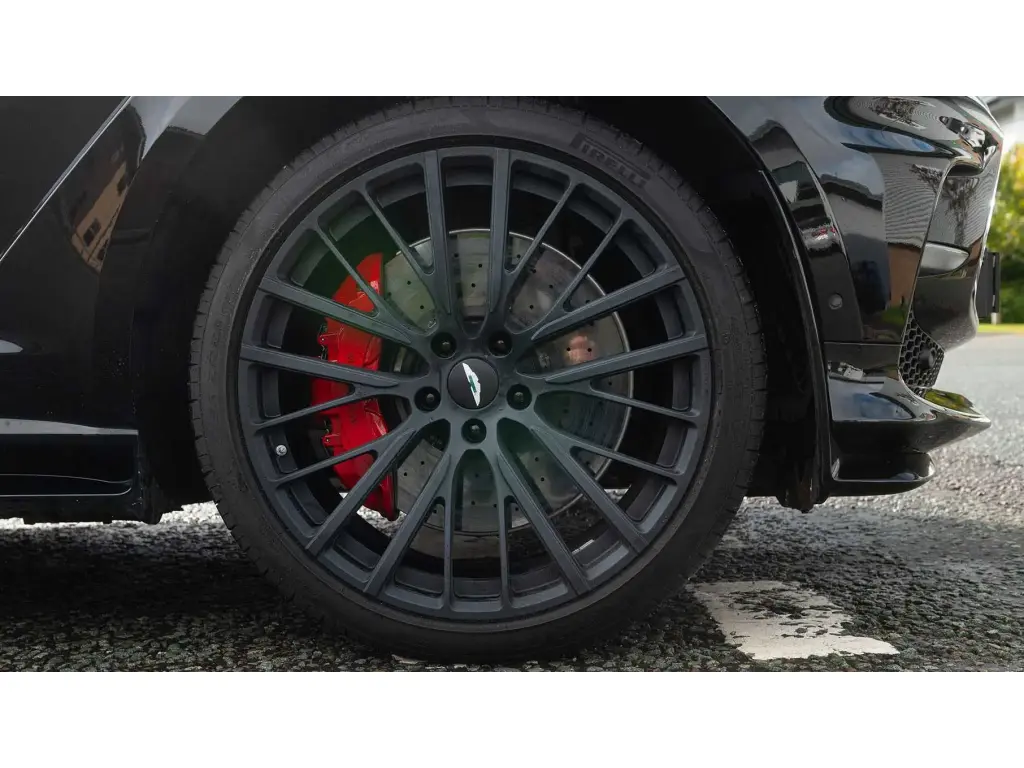 2024 DBX 707 SUV thumbnail vehicle image 3