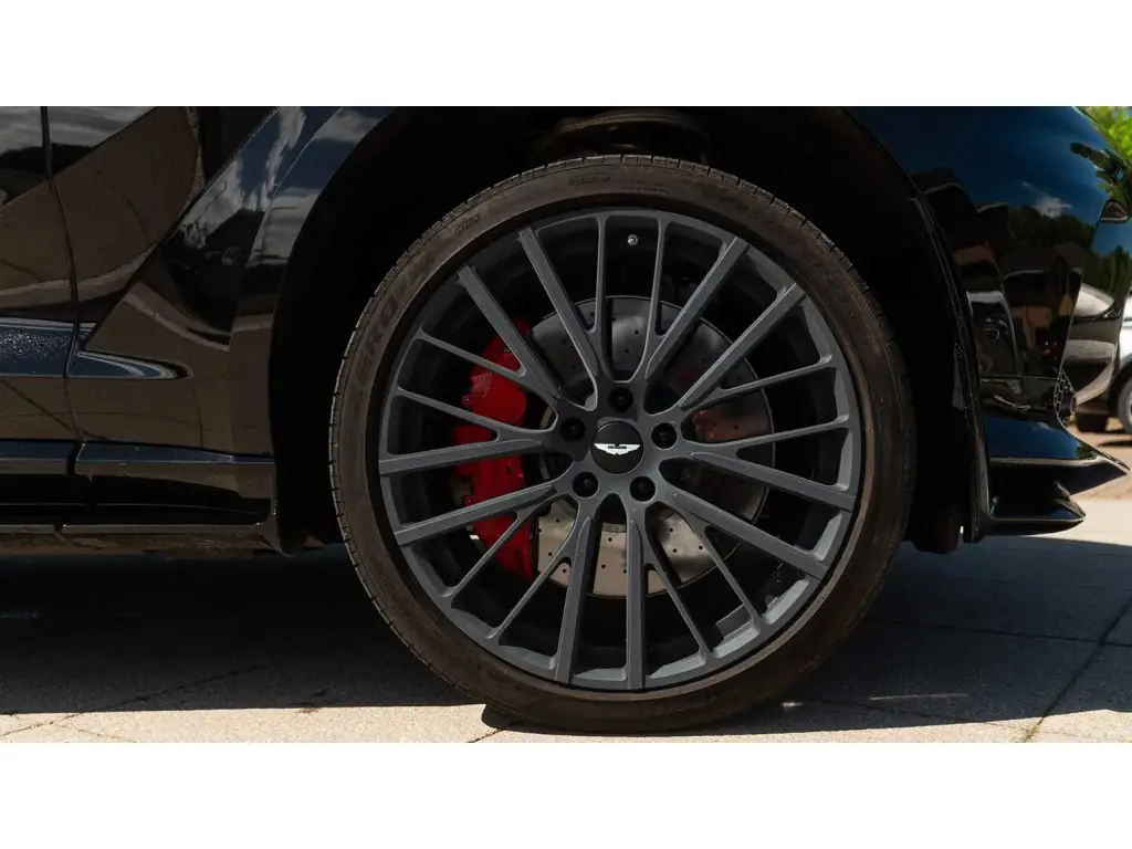 2024 DBX 707 SUV thumbnail vehicle image 3
