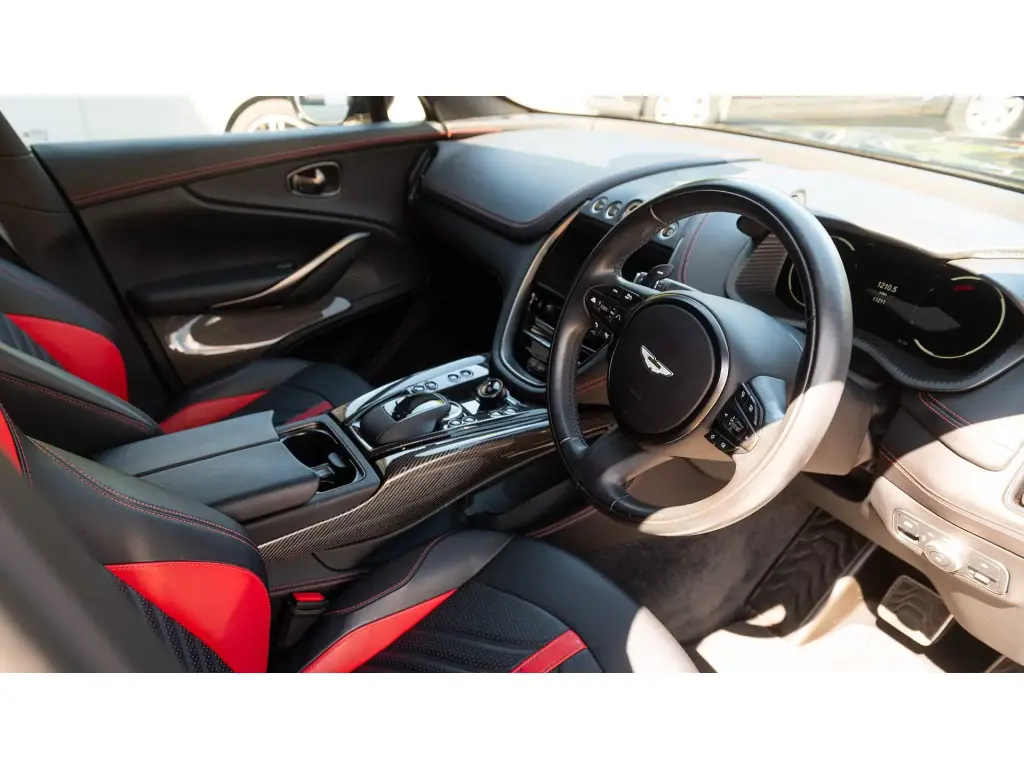 2024 DBX 707 SUV thumbnail vehicle image 2
