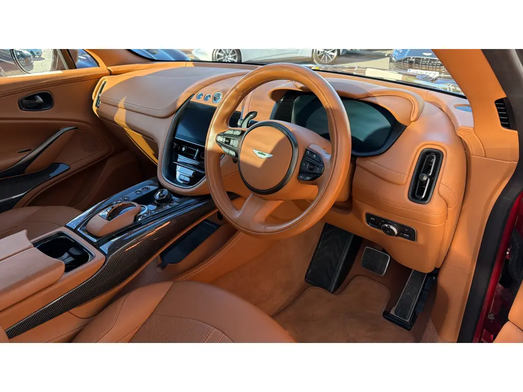 2024 DBX 707 SUV thumbnail vehicle image 2