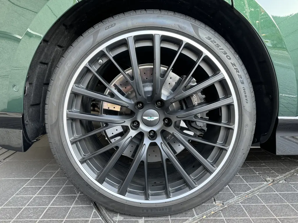 2024 DBX 707 SUV thumbnail vehicle image 3