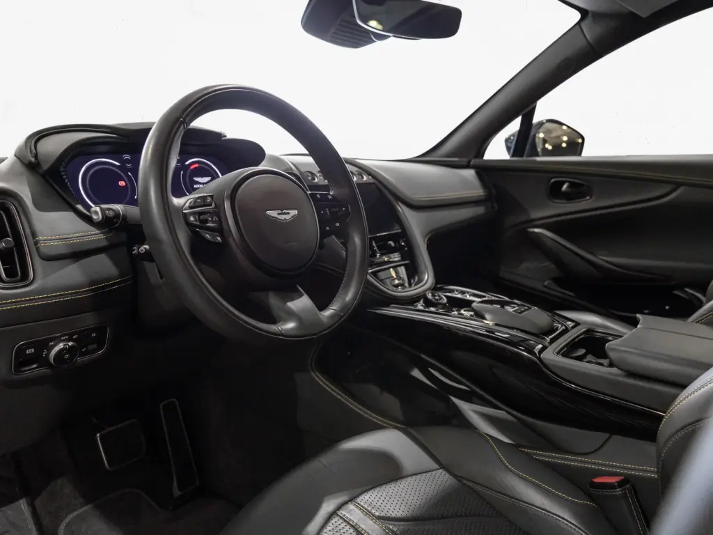 2024 DBX 707 SUV thumbnail vehicle image 2