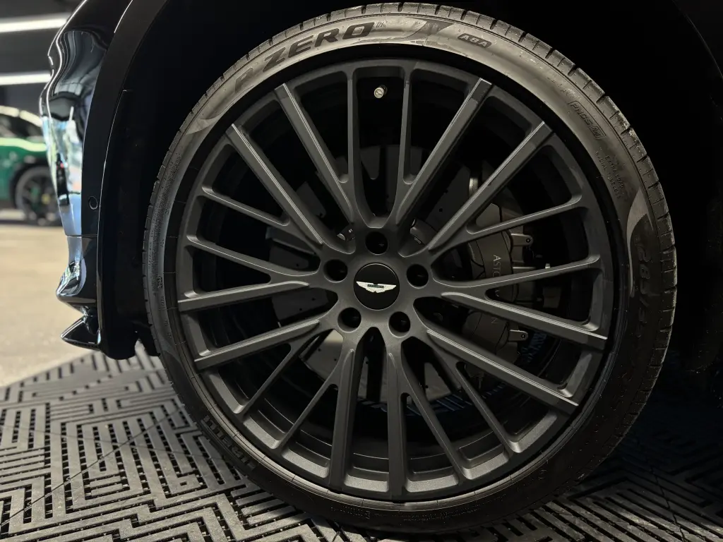 2024 DBX 707 SUV thumbnail vehicle image 3