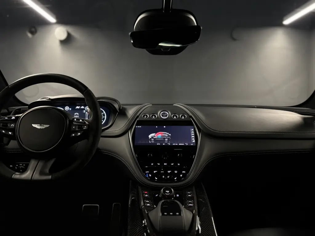 2024 DBX 707 SUV thumbnail vehicle image 2