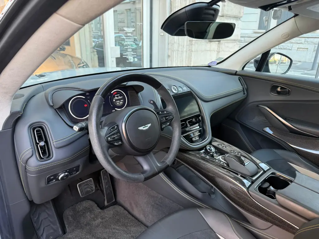 2024 DBX 707 SUV thumbnail vehicle image 2