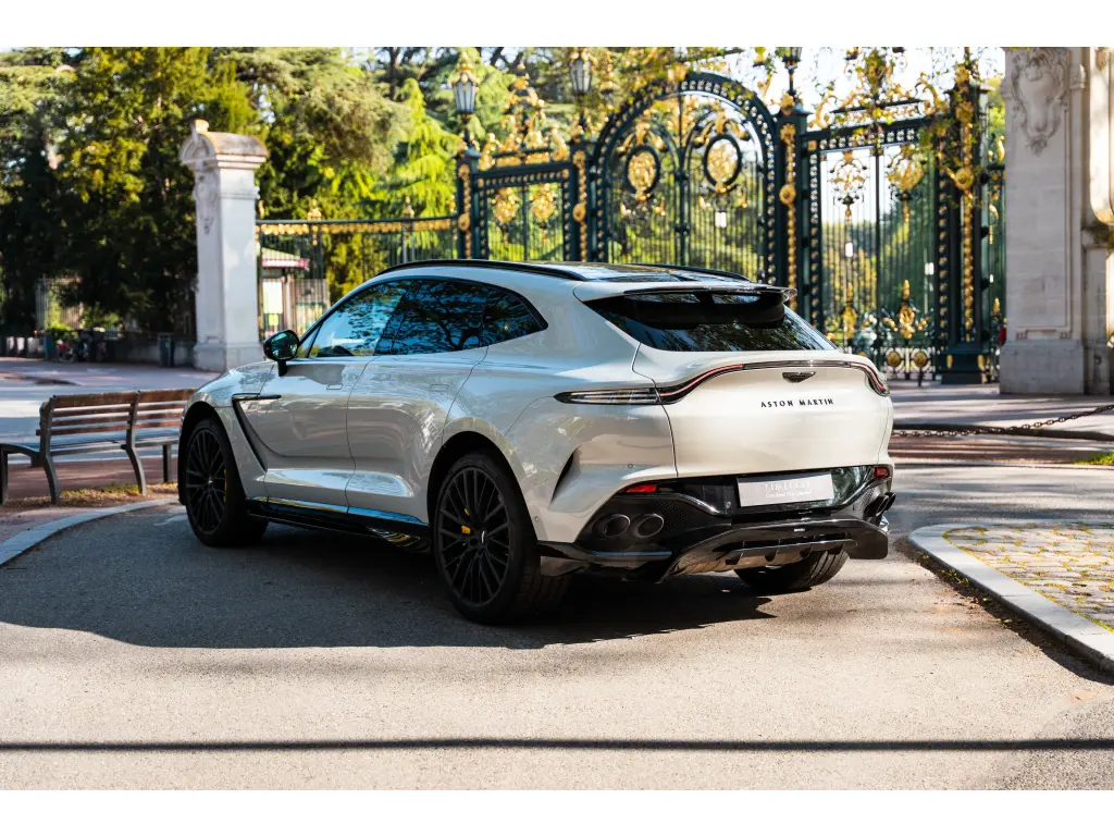 2024 DBX 707 SUV thumbnail vehicle image 1