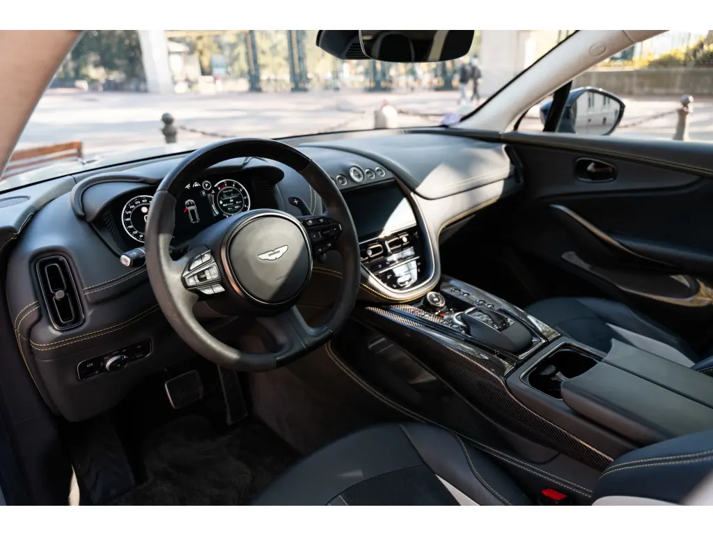2024 DBX 707 SUV thumbnail vehicle image 2