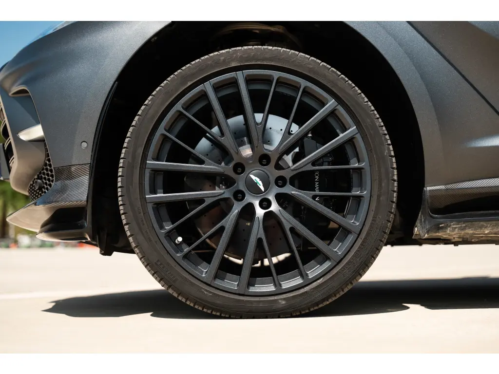 2024 DBX 707 SUV thumbnail vehicle image 3