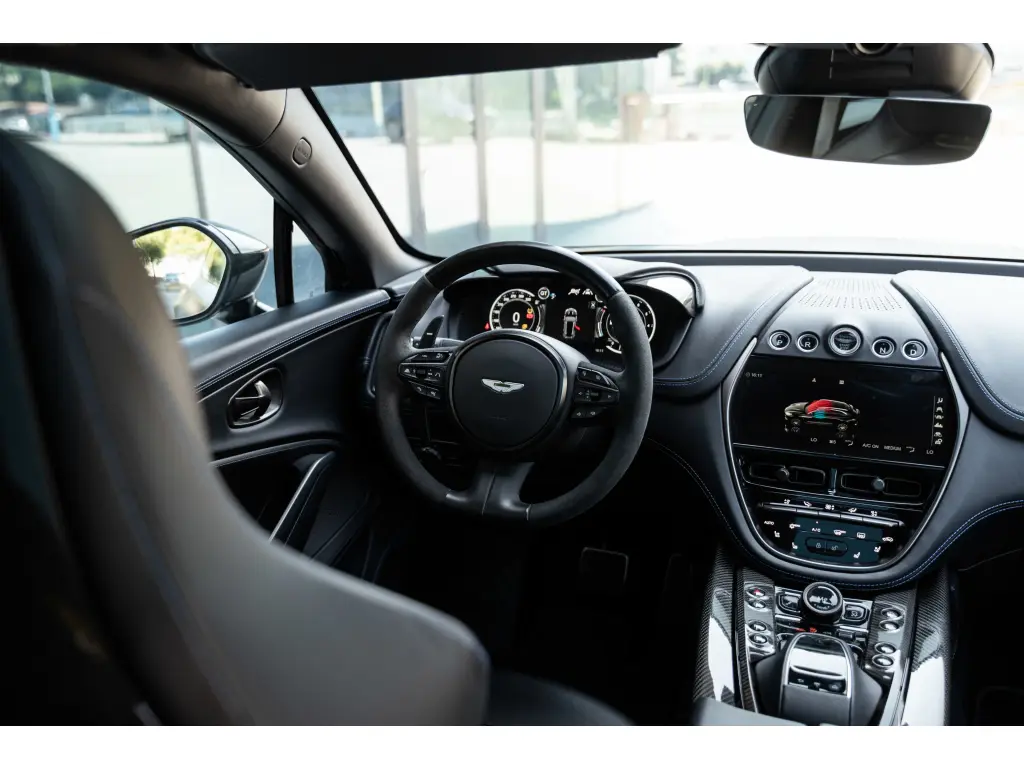 2024 DBX 707 SUV thumbnail vehicle image 2