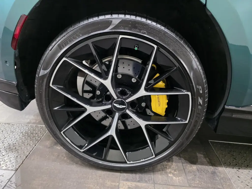 2024 DBX 707 SUV thumbnail vehicle image 3