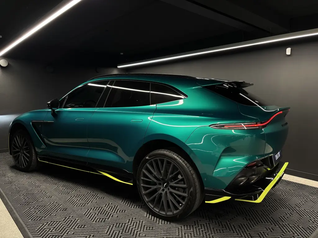 2024 DBX 707 SUV thumbnail vehicle image 1