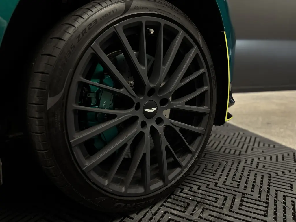 2024 DBX 707 SUV thumbnail vehicle image 3