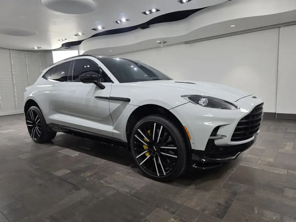 2024 DBX 707 SUV main vehicle image