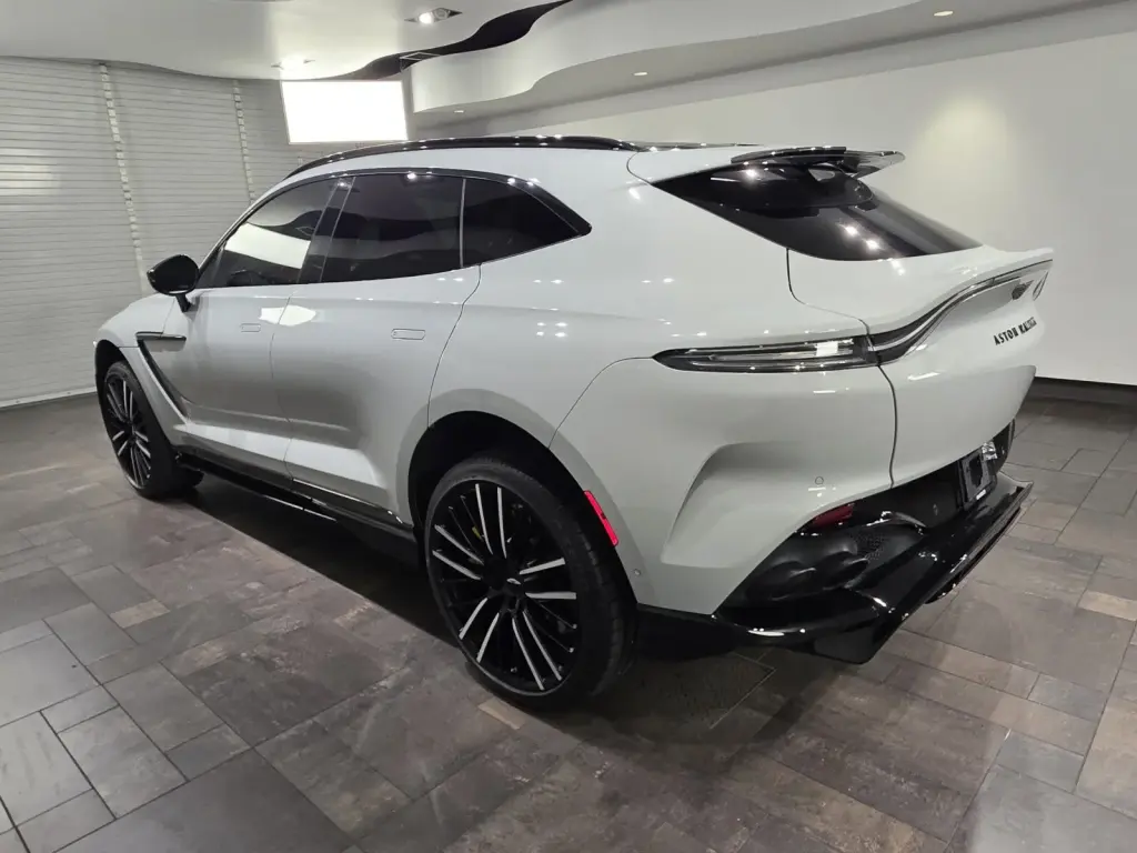 2024 DBX 707 SUV thumbnail vehicle image 1