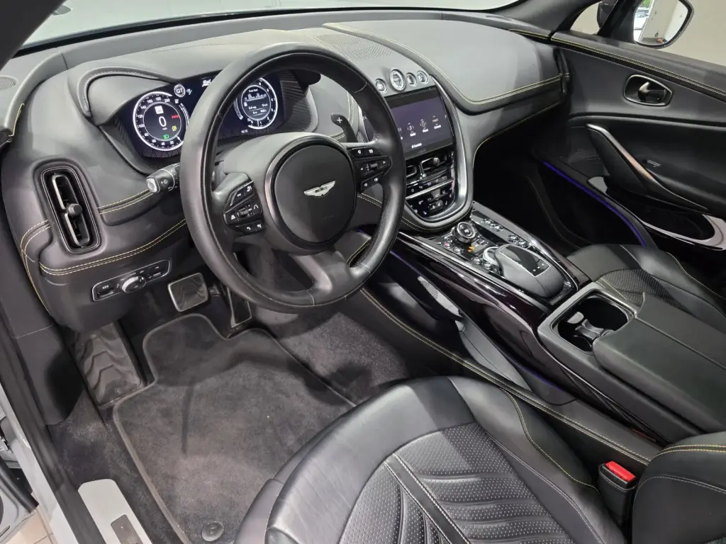 2024 DBX 707 SUV thumbnail vehicle image 2