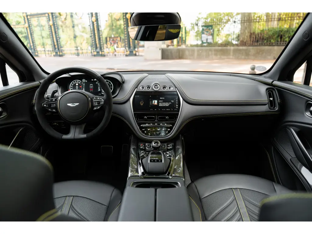 2024 DBX 707 SUV thumbnail vehicle image 2