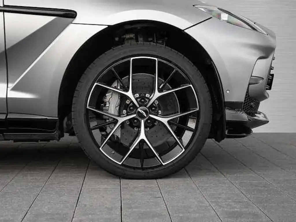 2024 DBX 707 SUV thumbnail vehicle image 3