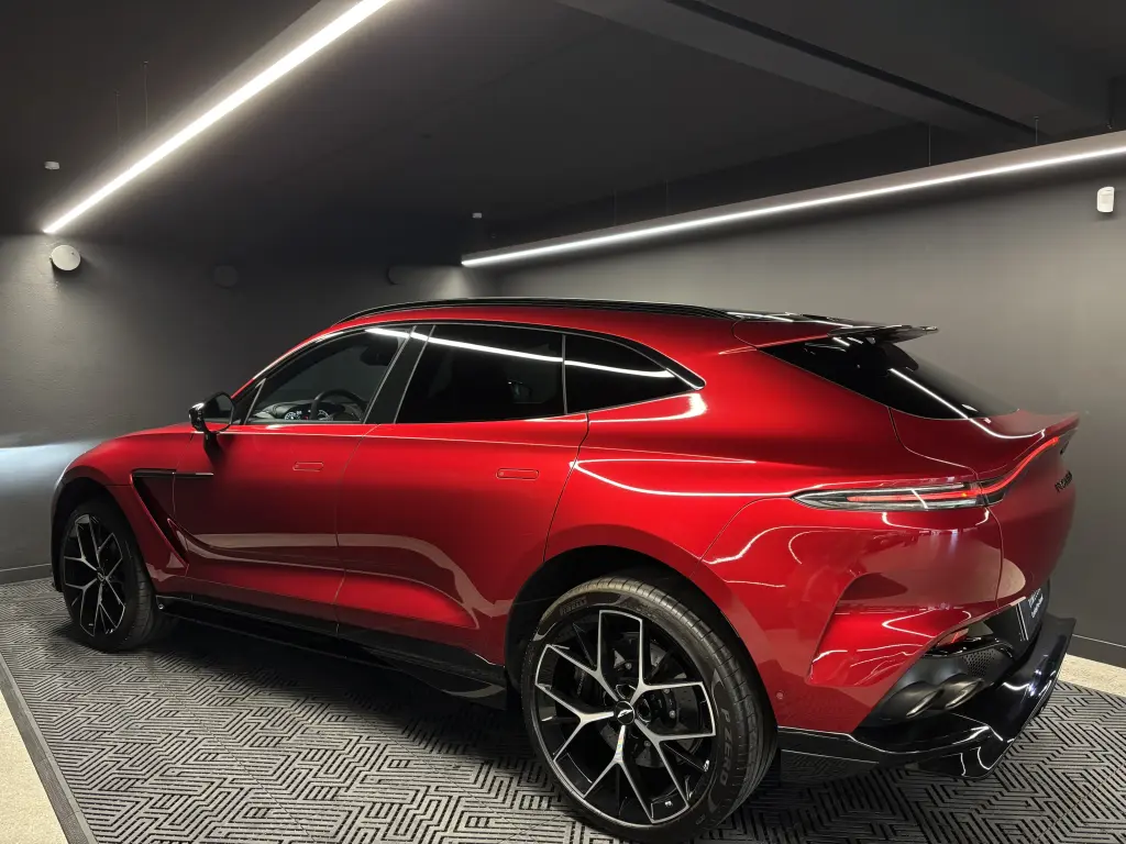 2024 DBX 707 SUV thumbnail vehicle image 1