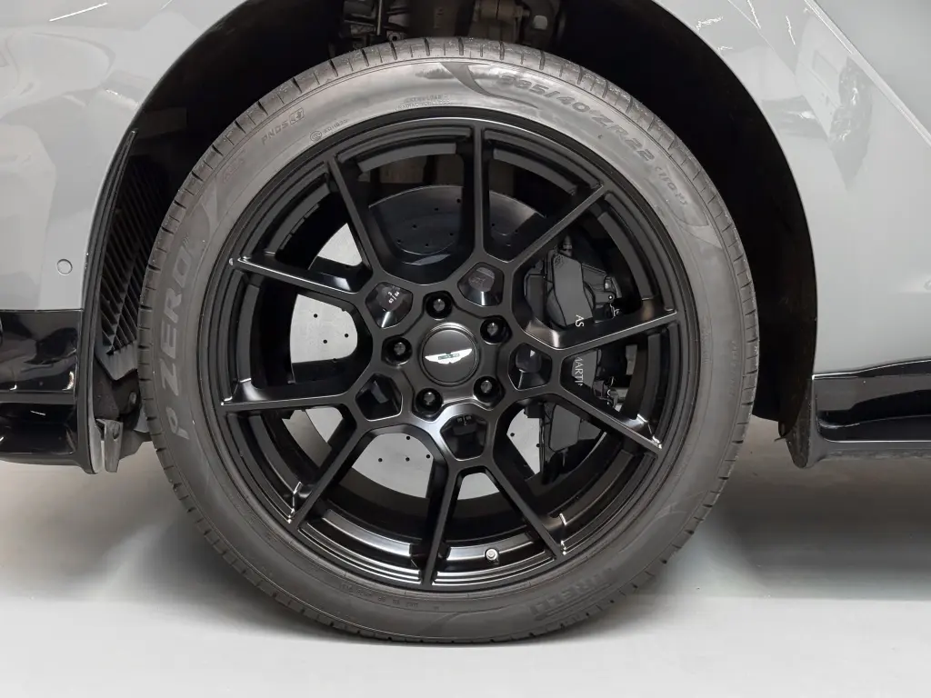 2024 DBX 707 SUV thumbnail vehicle image 3