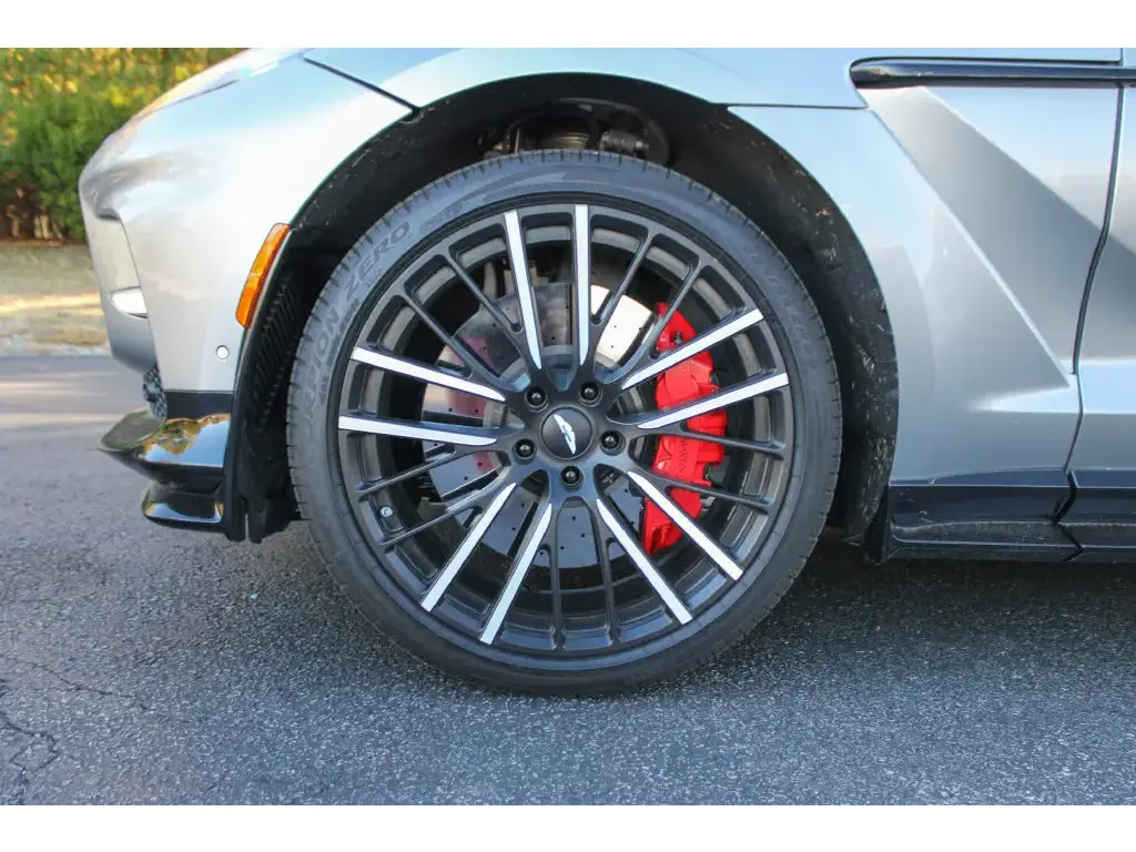 2024 DBX 707 SUV thumbnail vehicle image 3