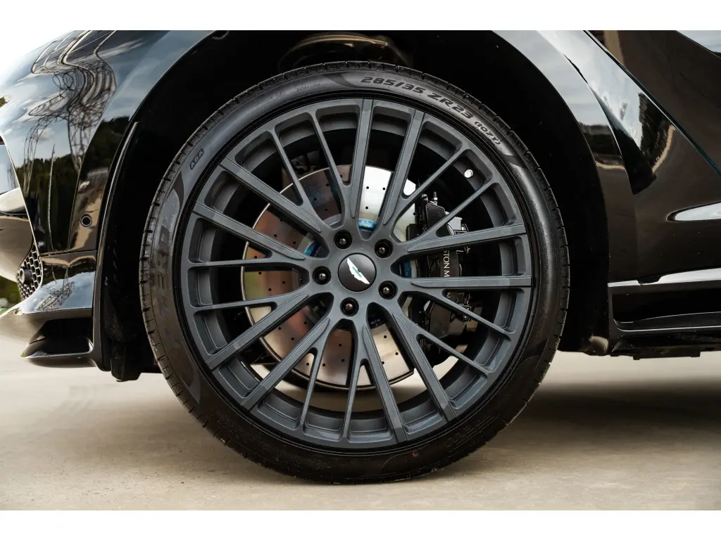 2024 DBX 707 SUV thumbnail vehicle image 3