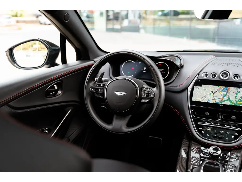 2024 DBX 707 SUV thumbnail vehicle image 2