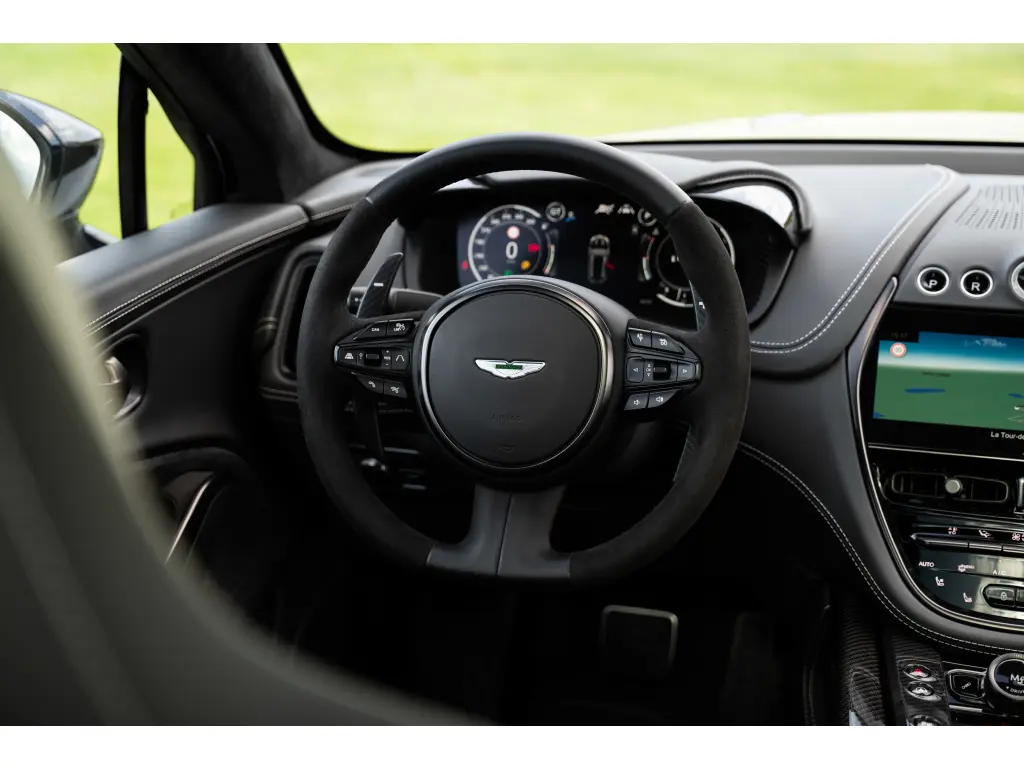 2024 DBX 707 SUV thumbnail vehicle image 2