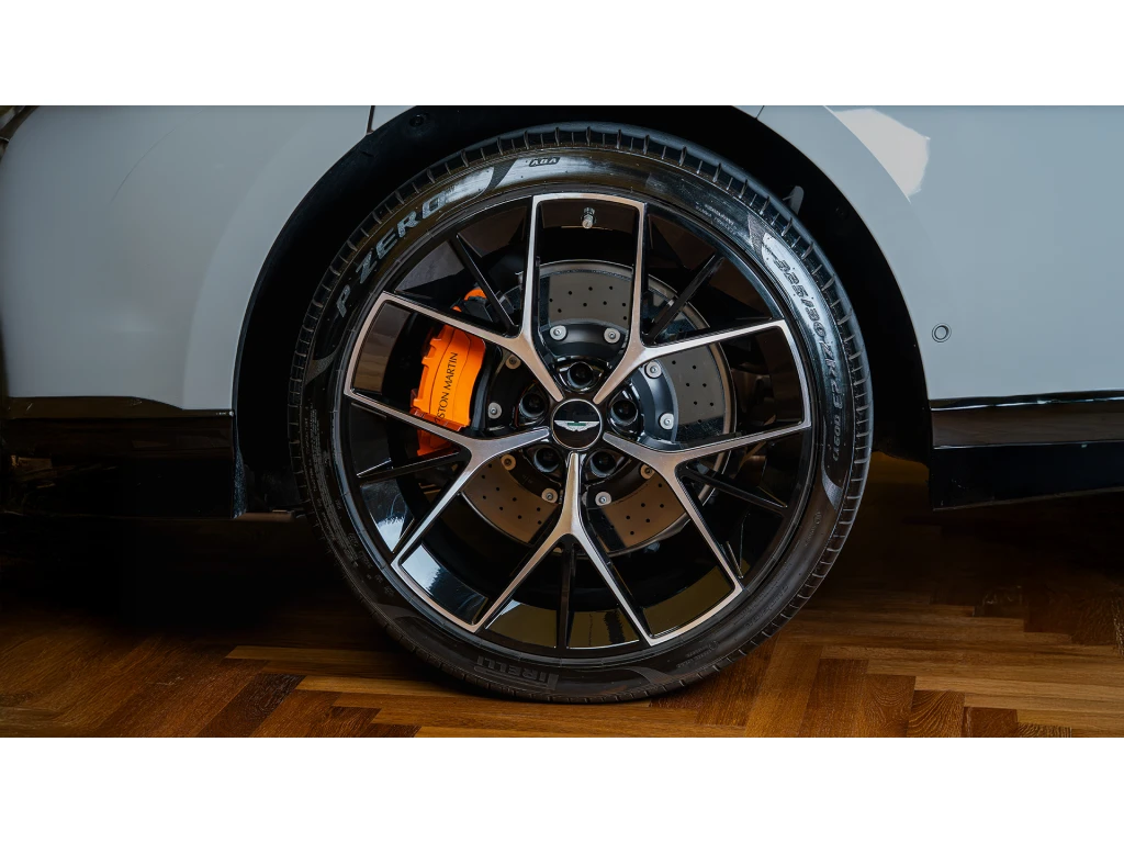 2024 DBX 707 SUV thumbnail vehicle image 3